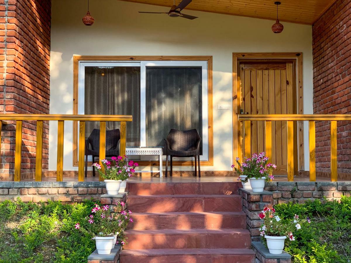 Hôtel The River S Edge Farm à Dehradun Extérieur photo